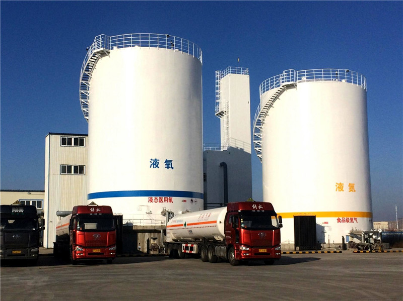 液氧罐配有無線差壓式液位變送器，無線浮子液位開關(guān)和無線溫度變送器